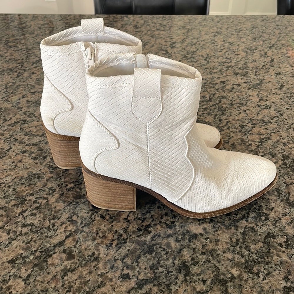 White heeled cowboy boot